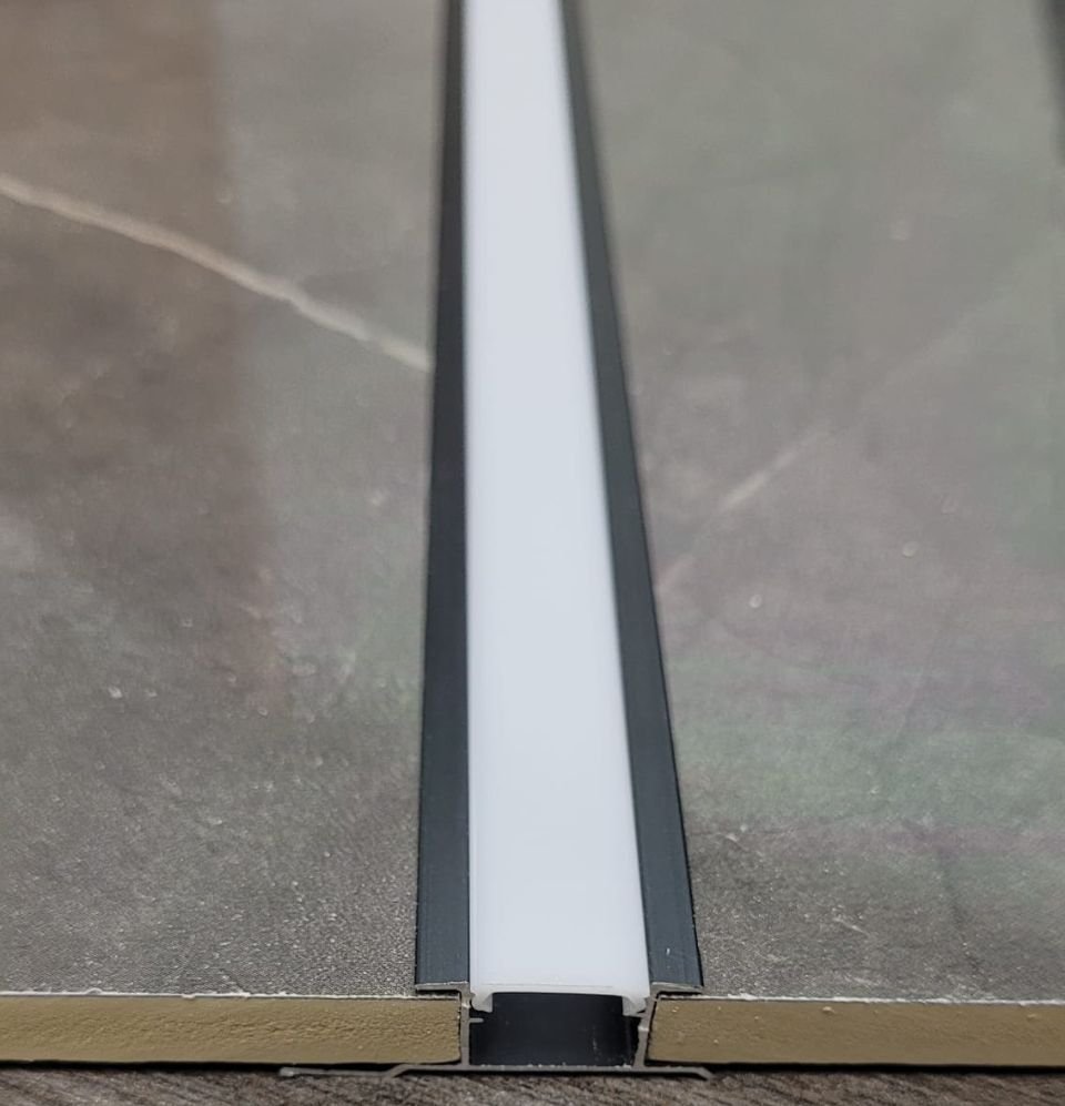 LED-lichtstrip met voorwaarts gerichte inzet